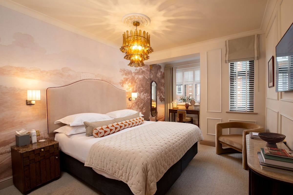One Bedroom Apartment | Hypoallergeen beddengoed, een minibar, een kluis op de kamer, een bureau