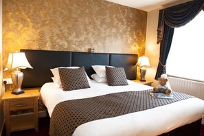 In-room safe, desk, iron/ironing board, free WiFi