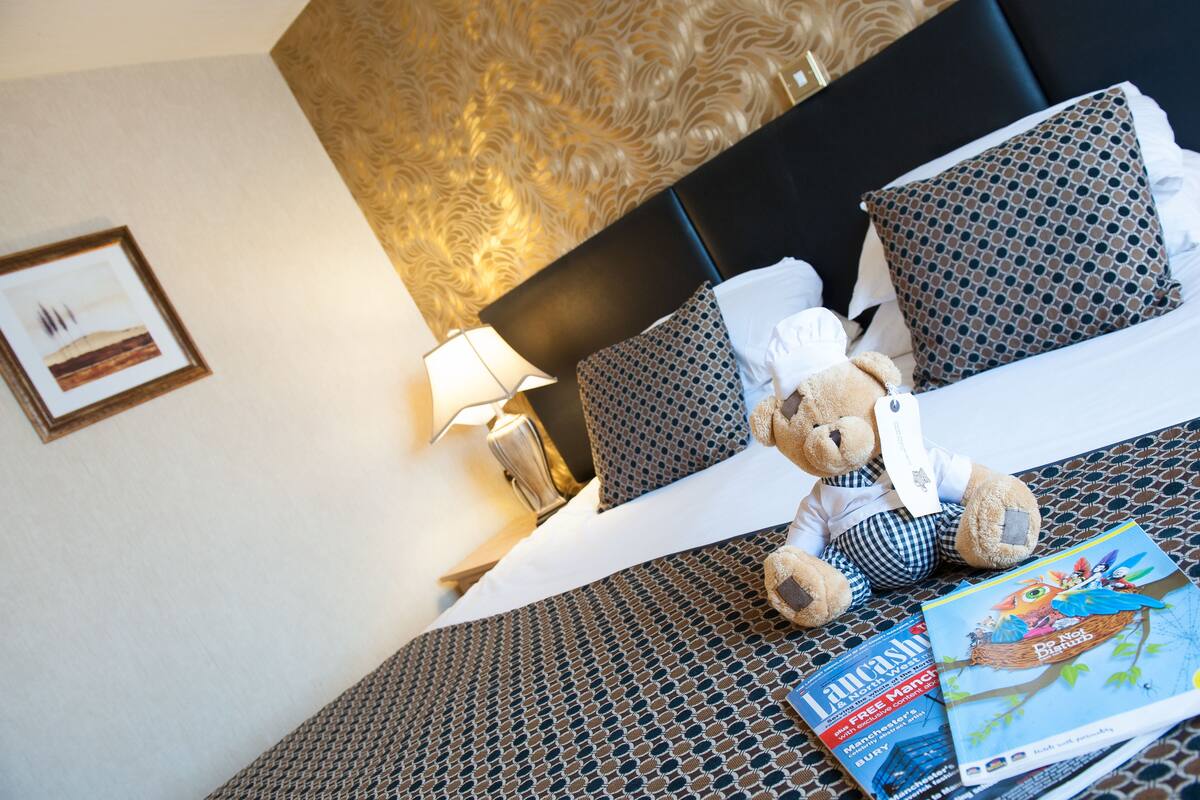 In-room safe, desk, iron/ironing board, free WiFi