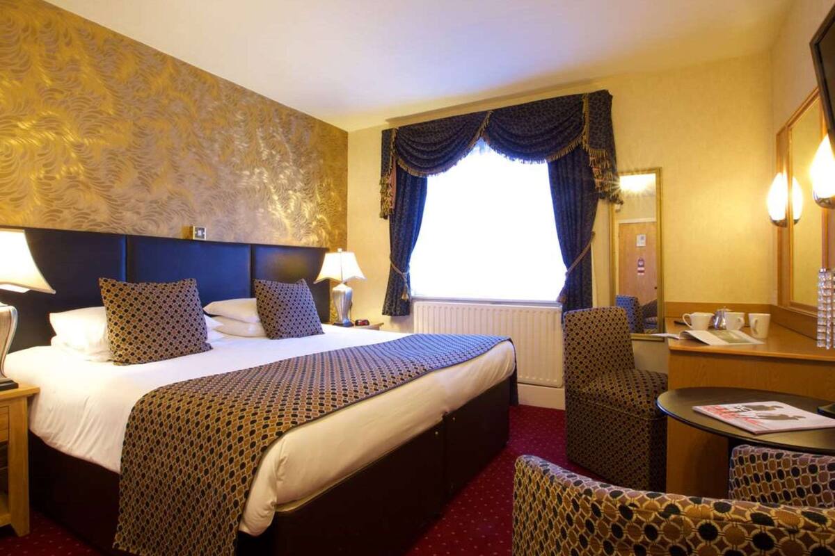 In-room safe, desk, iron/ironing board, free WiFi