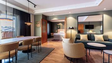 Presidential Suite, Multiple Beds | Desk, free cribs/infant beds, free WiFi, bed sheets