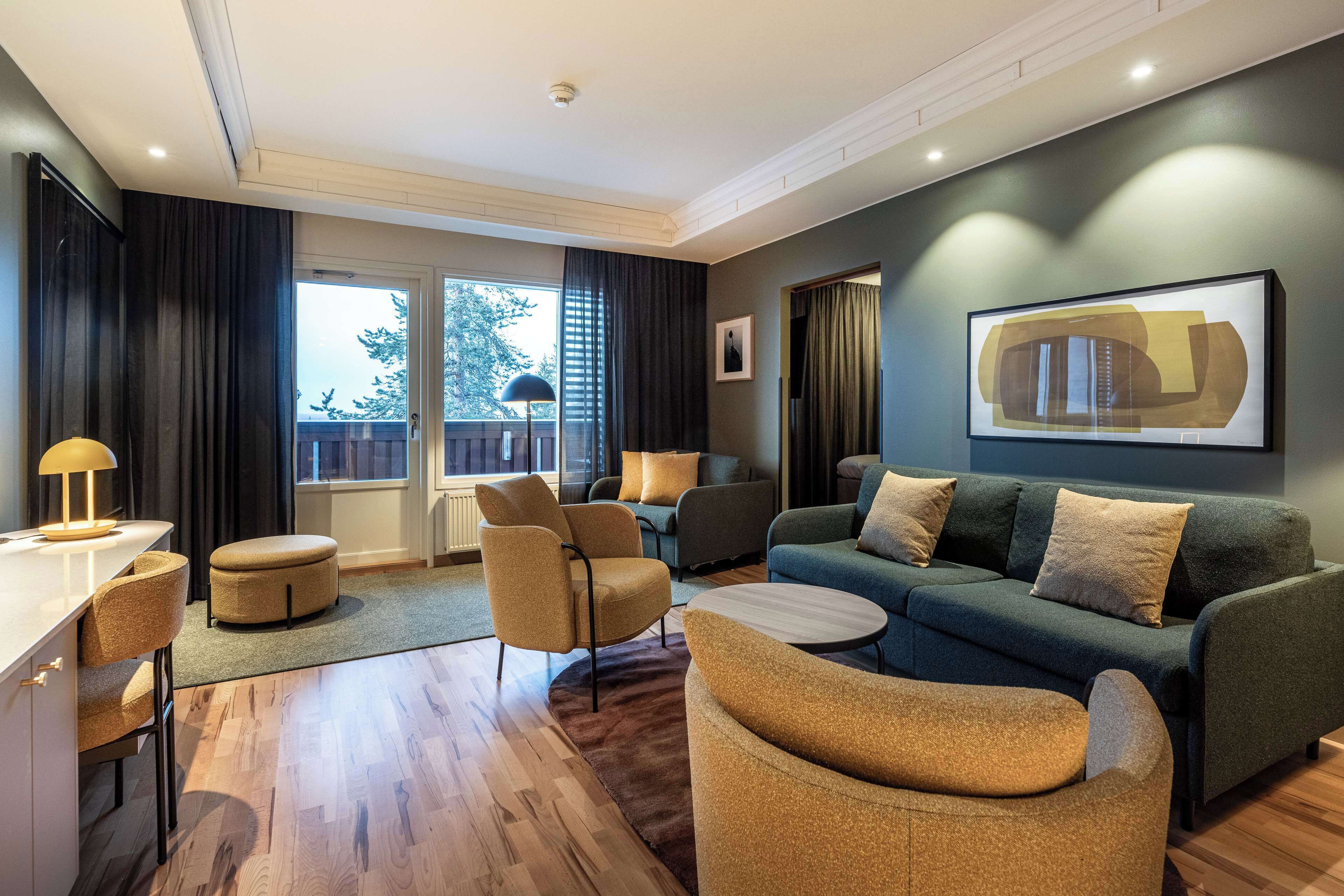 Junior Suite | Desk, free cribs/infant beds, free WiFi, bed sheets