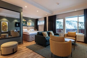 Escritorio, cunas gratuitas, wifi gratis y ropa de cama