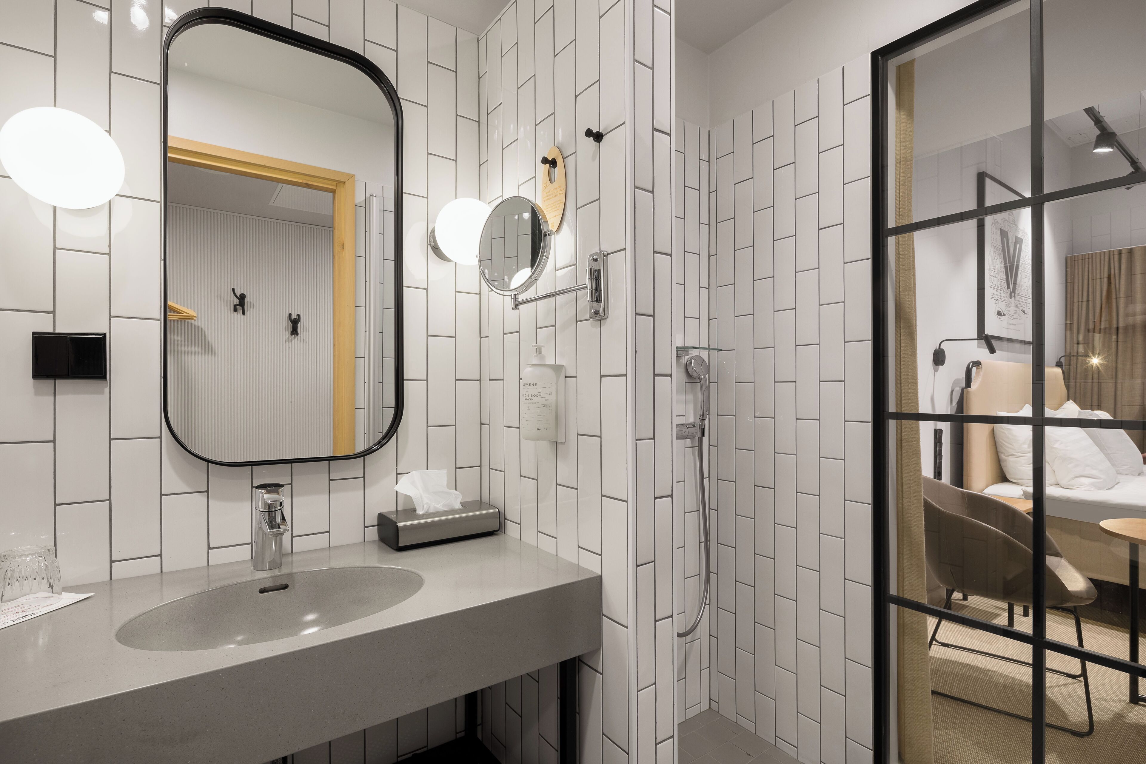 standard room, 1 king bed | bathroom | shower, free toiletries, hair dryer, towels