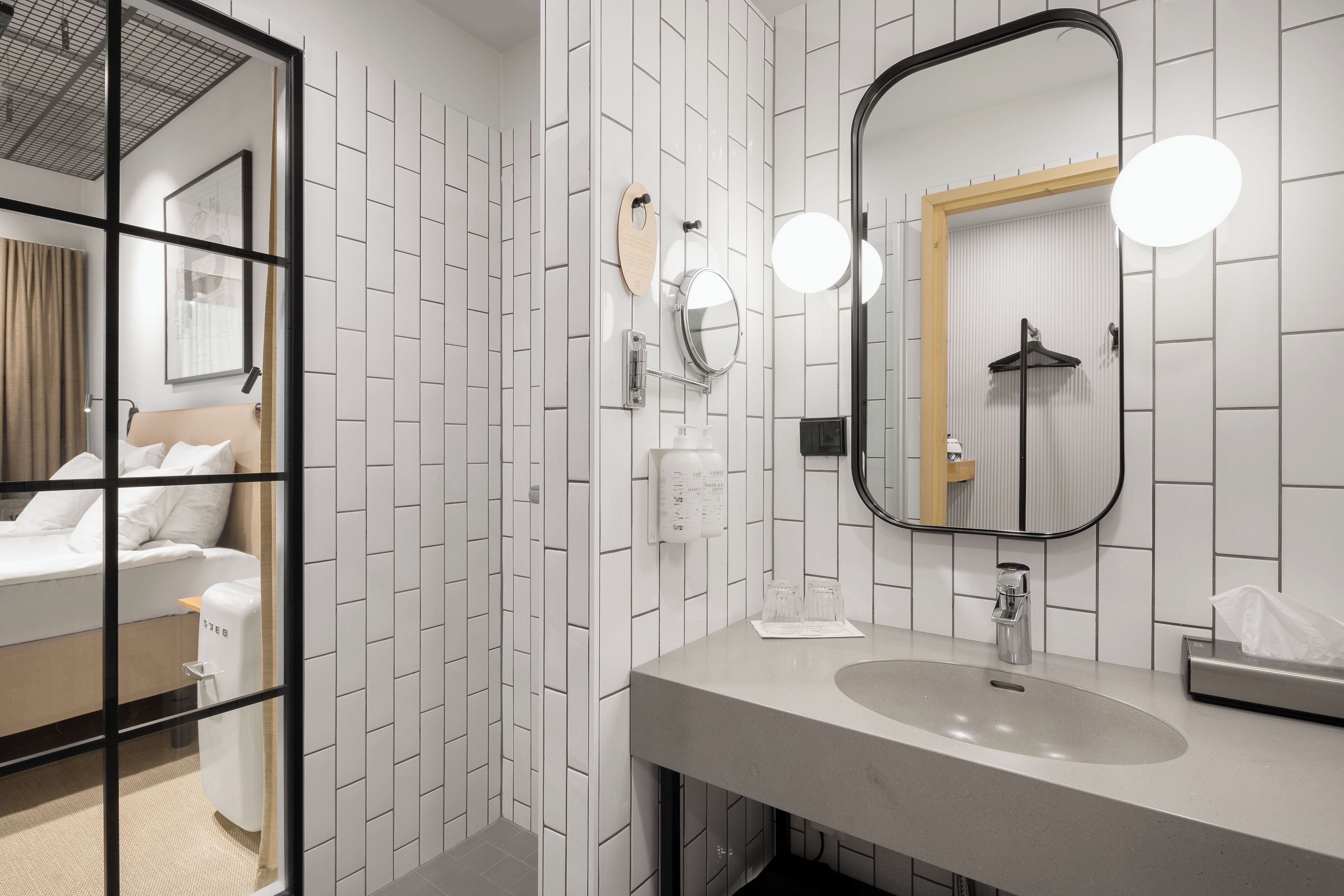 superior room, 1 king bed | bathroom | shower, free toiletries, hair dryer, towels