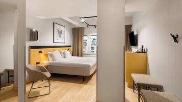 Hypo-allergenic bedding, in-room safe, blackout drapes