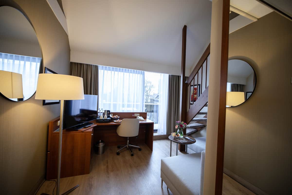 Minibar, coffre-fort, bureau