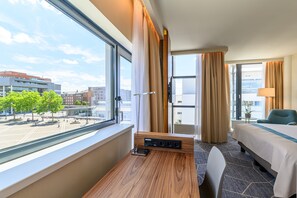 1 dormitori, minibar, caixa forta a l'habitació i escriptori 