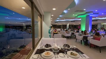 4 restaurants, spécialités Cuisine internationale