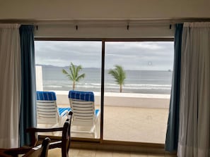 Chambre pour lune de miel, 1 très grand lit, vue sur l’océan | Vue de la chambre