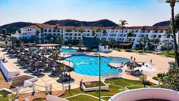 Utendørsbasseng og bassengparasoller