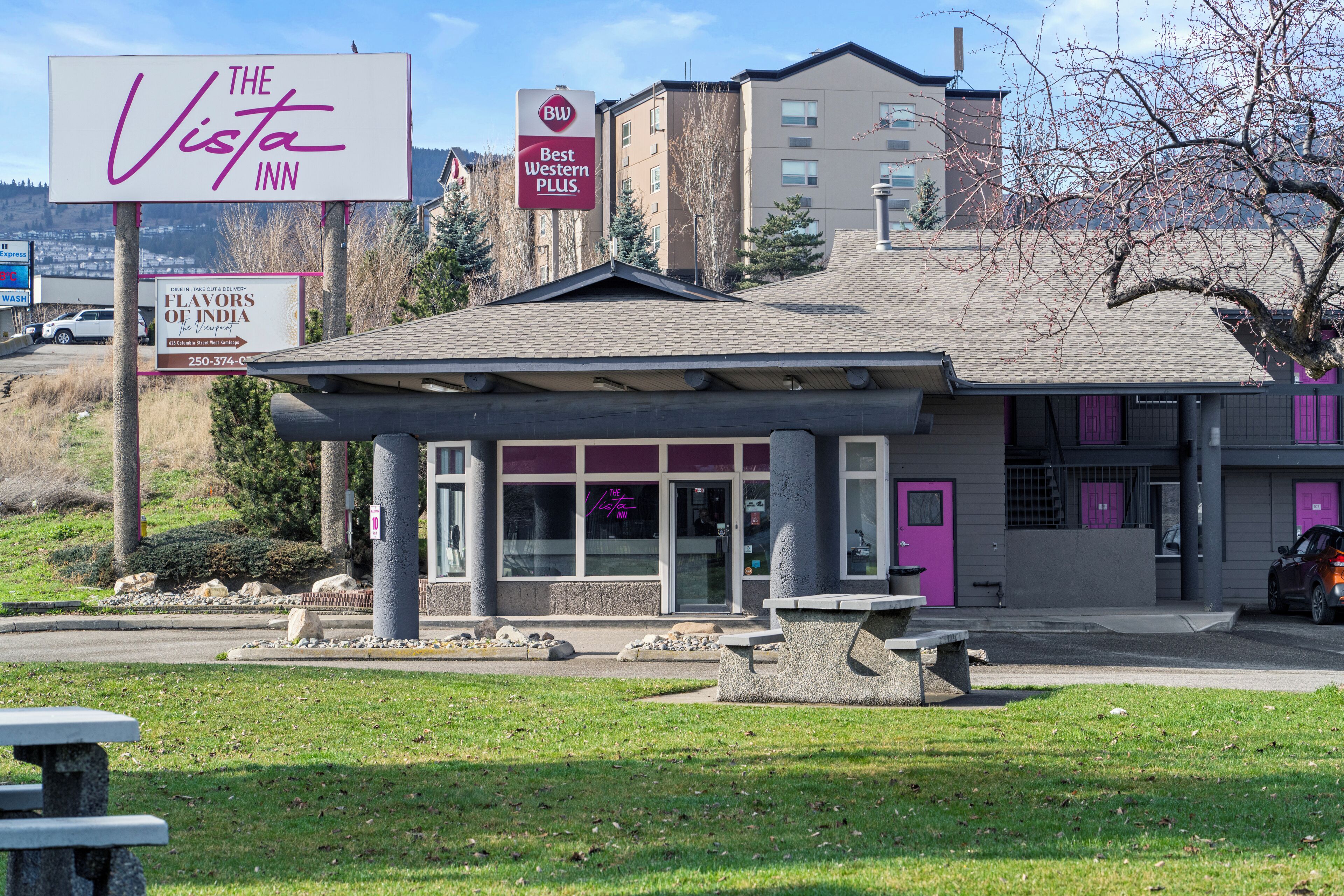 Vista frontal de la propiedad