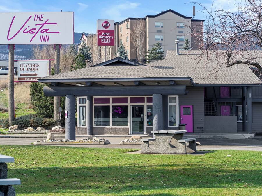 Vista frontal de la propiedad