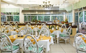 Café da manhã, almoço e jantar