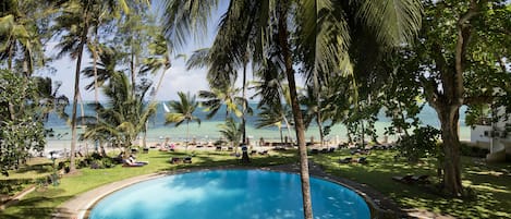 Outdoor pool, sun loungers