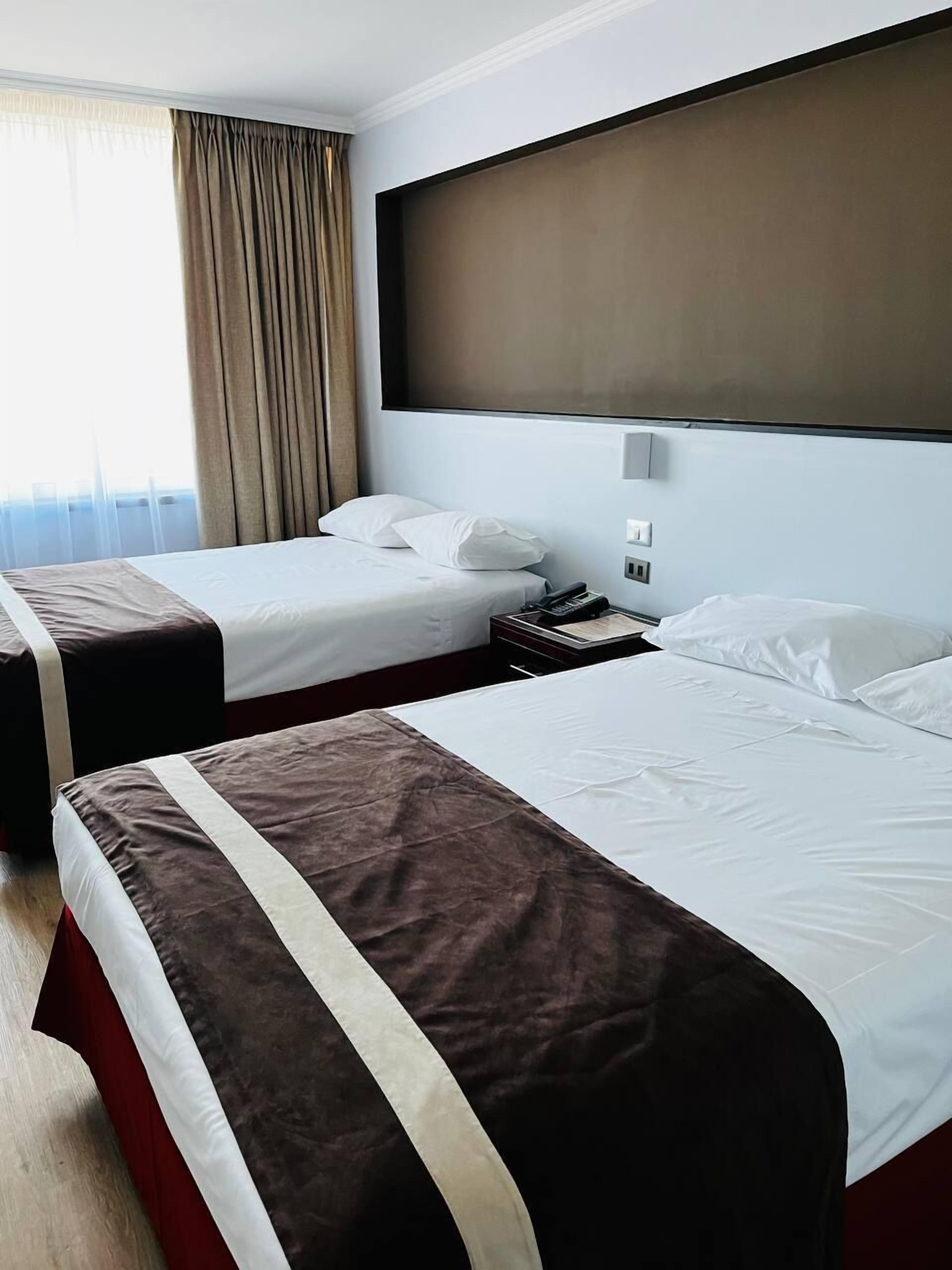 executive twin room | minibar, in-room safe, individually decorated, individually furnished