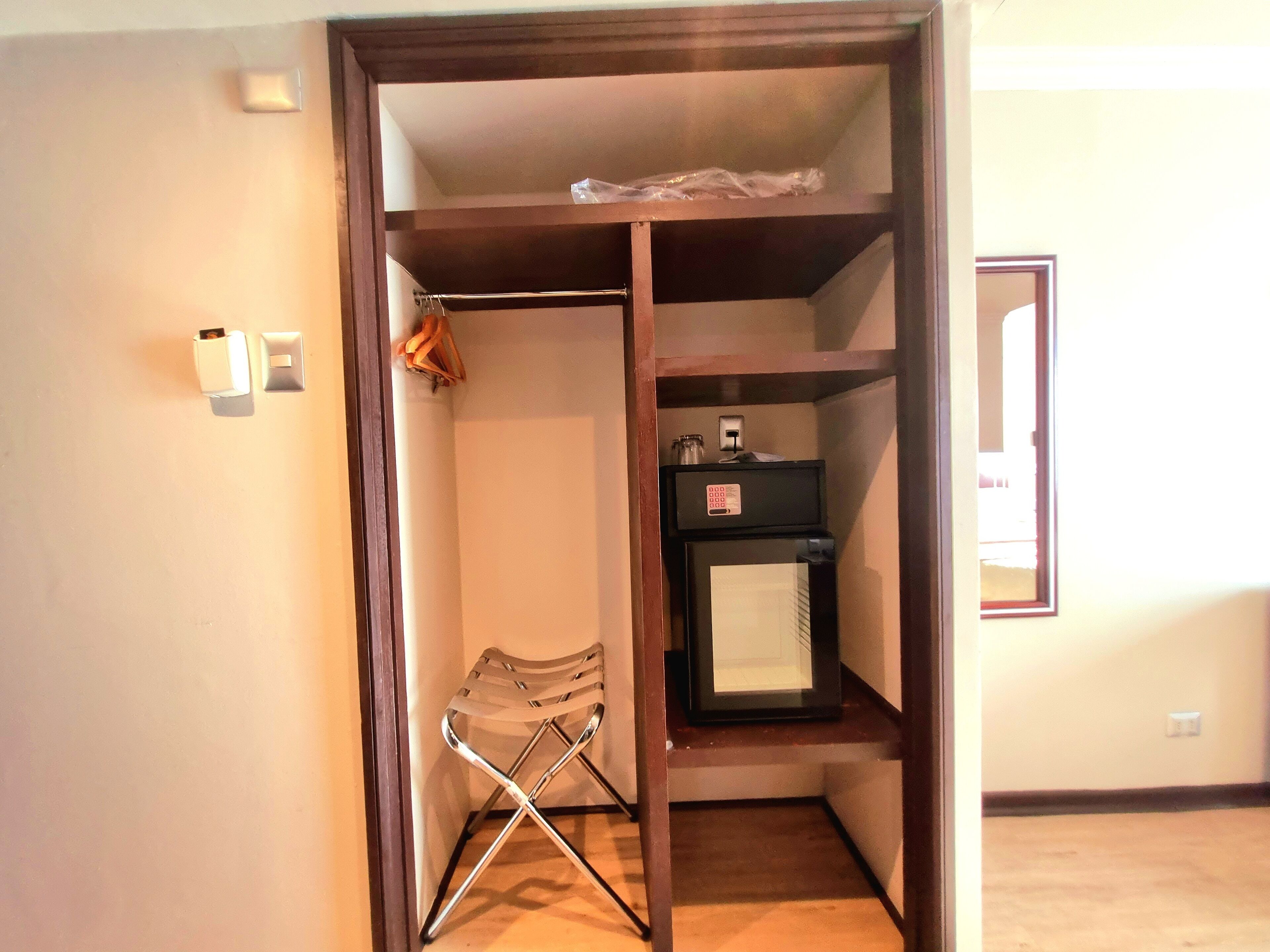 minibar, in-room safe, individually decorated, individually furnished