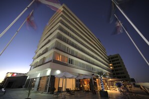 Front of property - evening/night - Hotel El Araucano (Concepción)