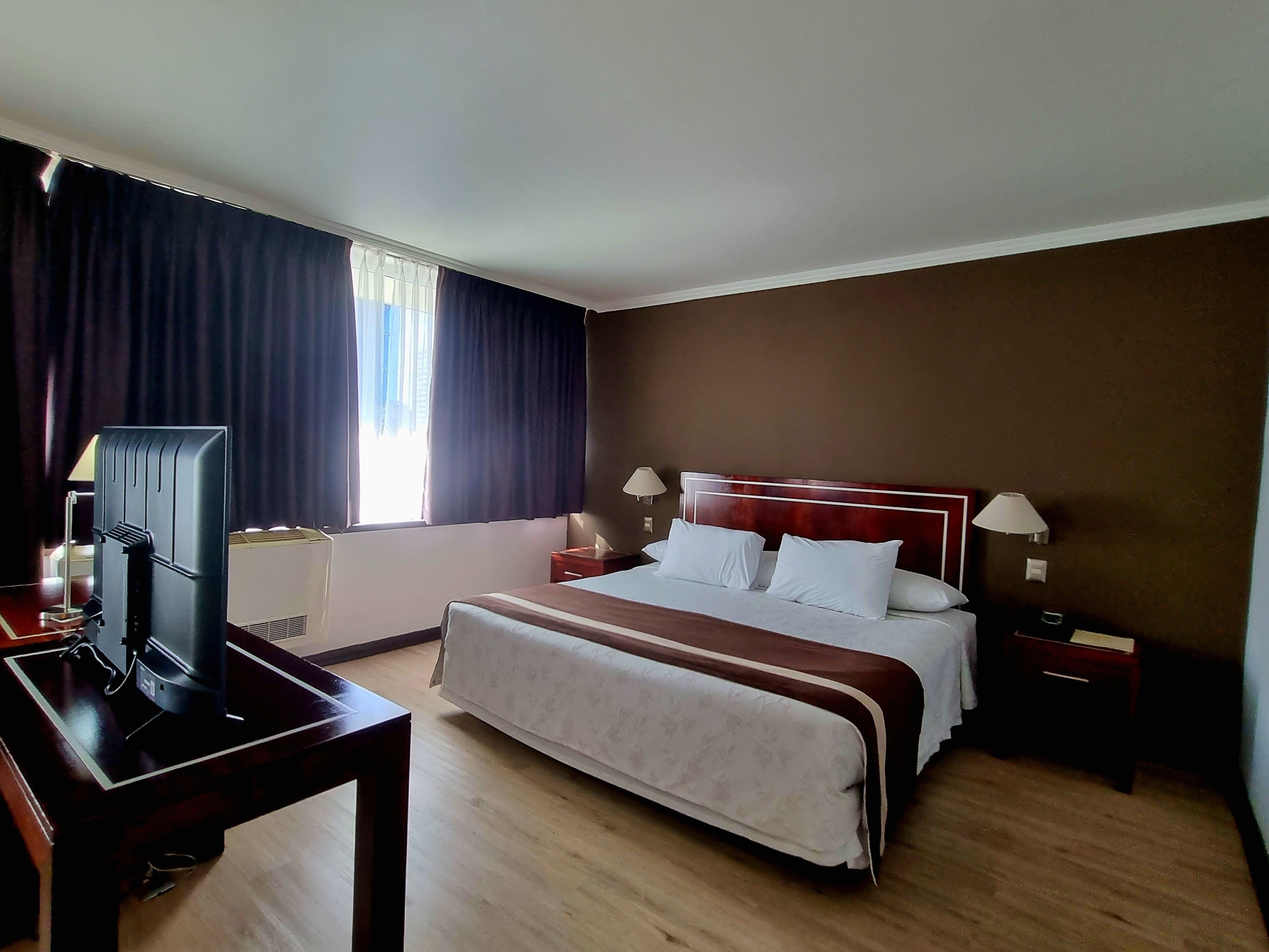 Suite | Minibar, caja de seguridad en la habitación y decoración personalizada 