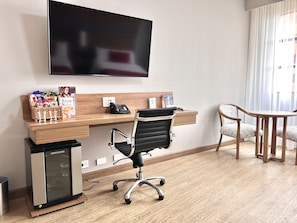 Hypo-allergenic bedding, minibar, in-room safe, desk