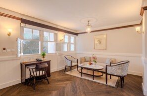 Suite, 2 Schlafzimmer (Hampton) | Wohnbereich
