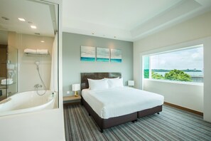 Premium bedding, in-room safe, desk, blackout curtains - Village Hotel Changi by Far East Hospitality (Singapore)