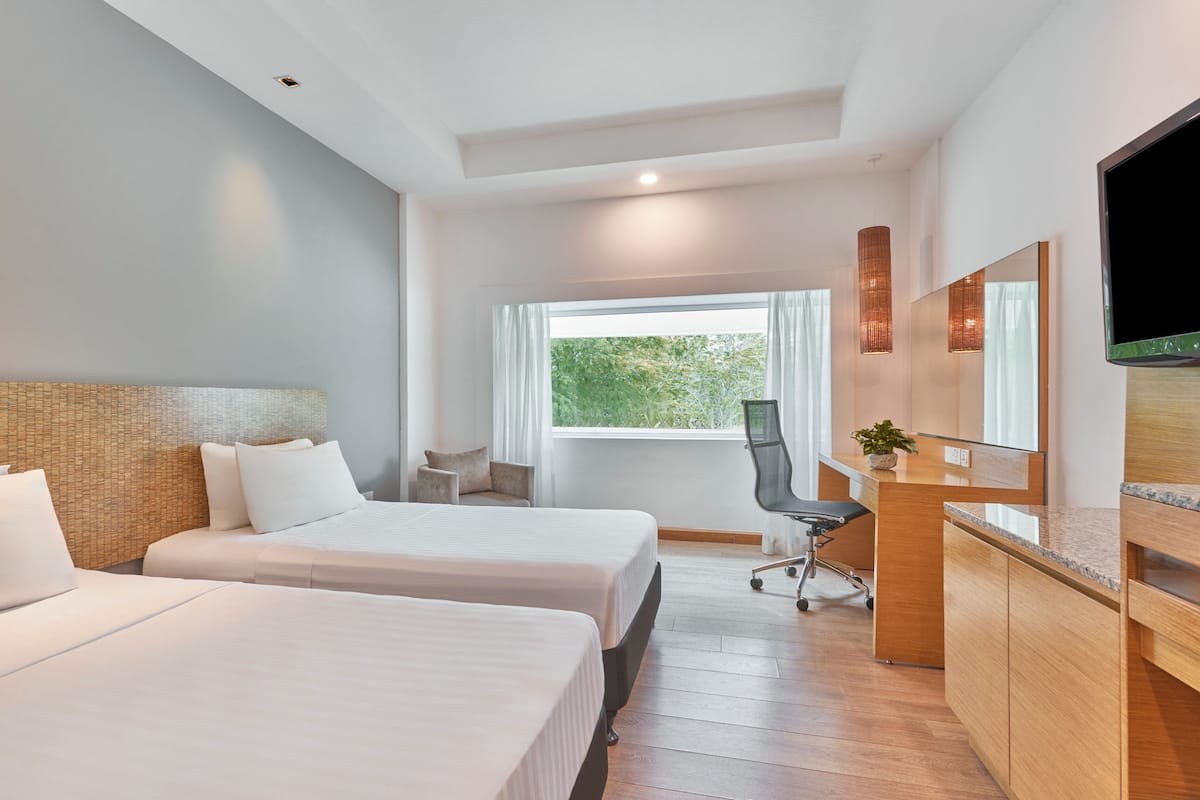 Premium bedding, in-room safe, desk, blackout curtains
