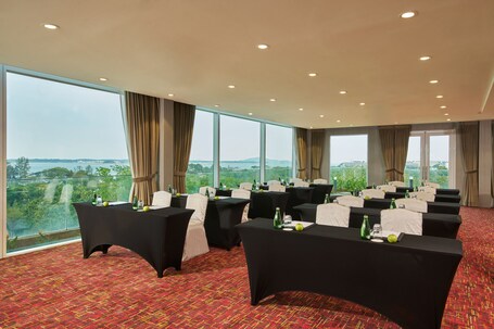 Village Hotel Changi by Far East Hospitality - Image 30