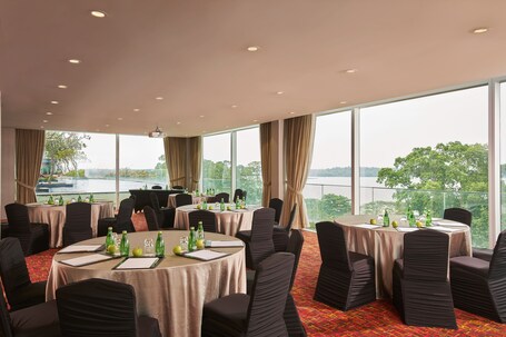 Village Hotel Changi by Far East Hospitality - Image 9