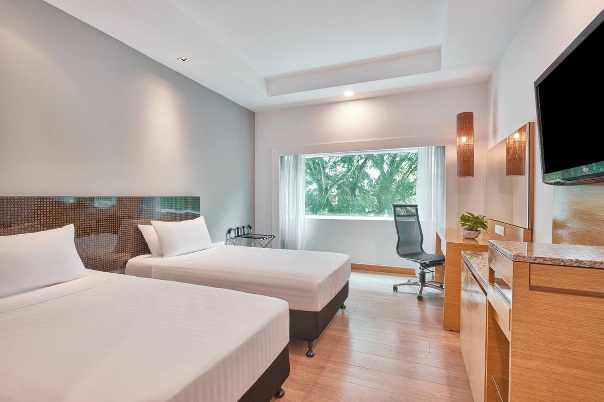 Premium bedding, in-room safe, desk, blackout curtains