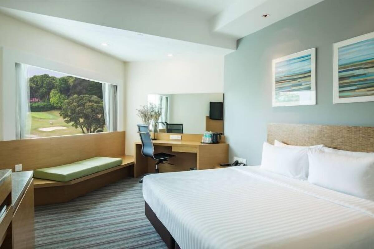 Premium bedding, in-room safe, desk, blackout curtains