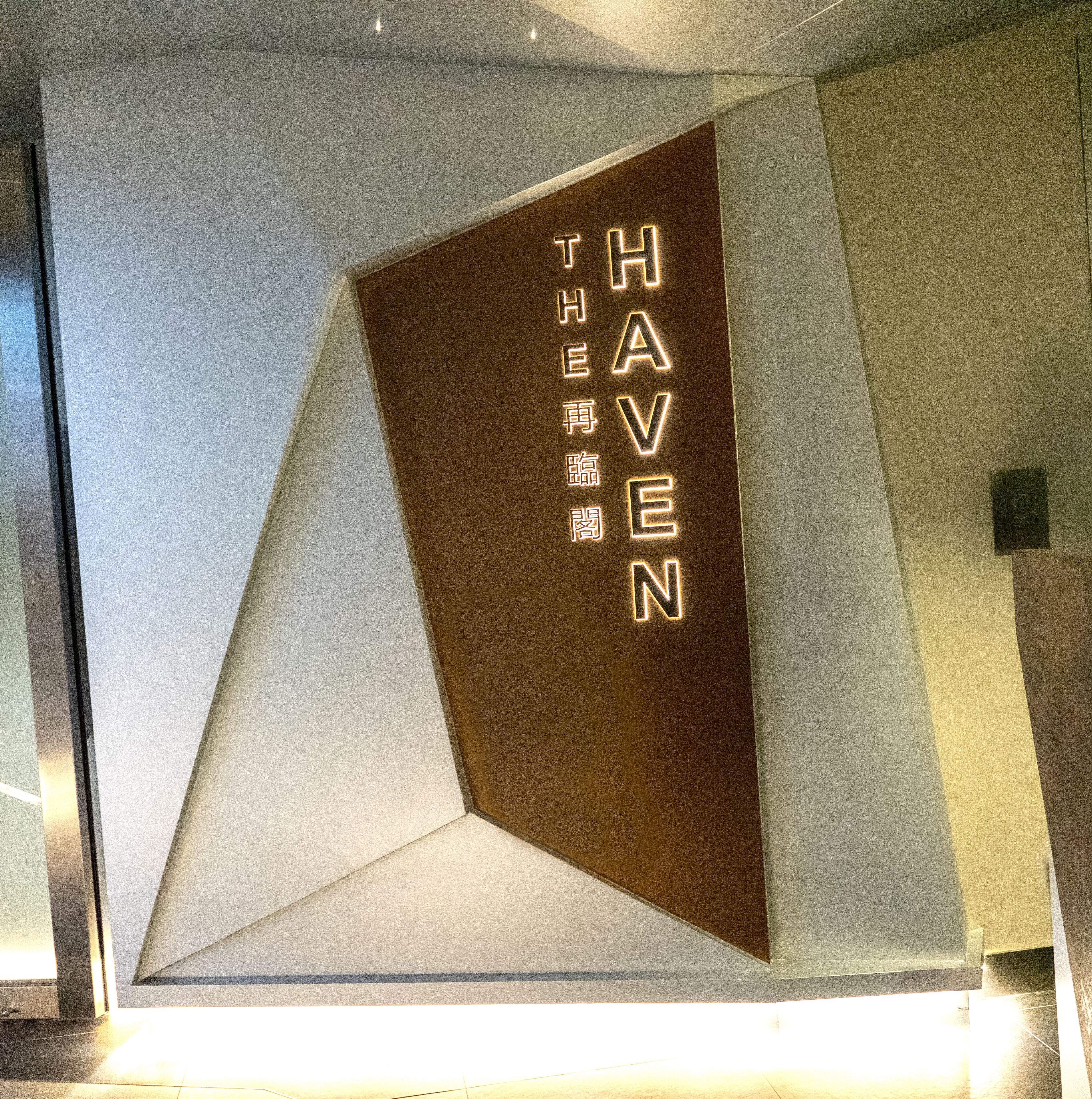 breakfast, lunch and dinner served