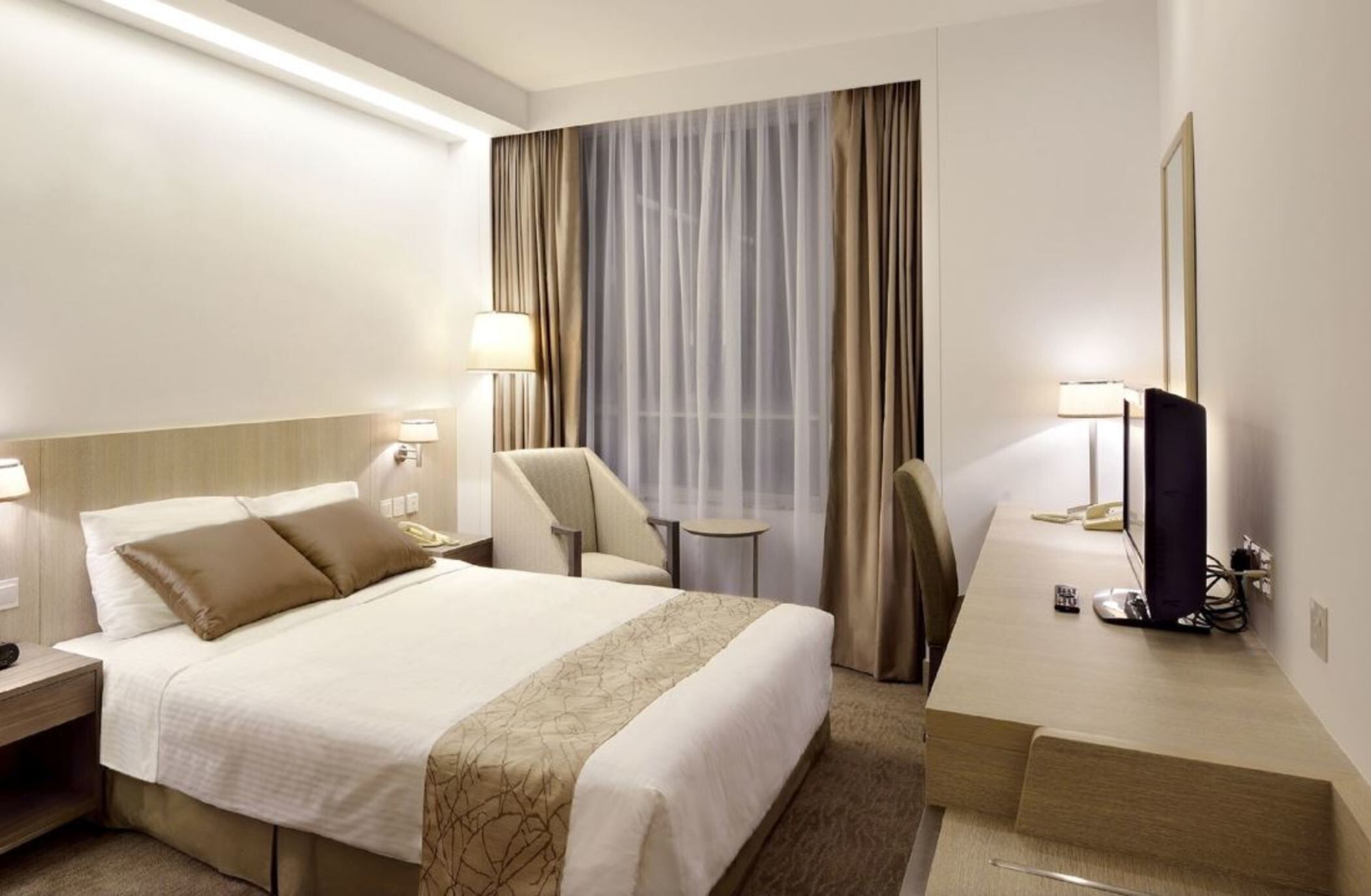 In-room safe, desk, free WiFi, alarm clocks
