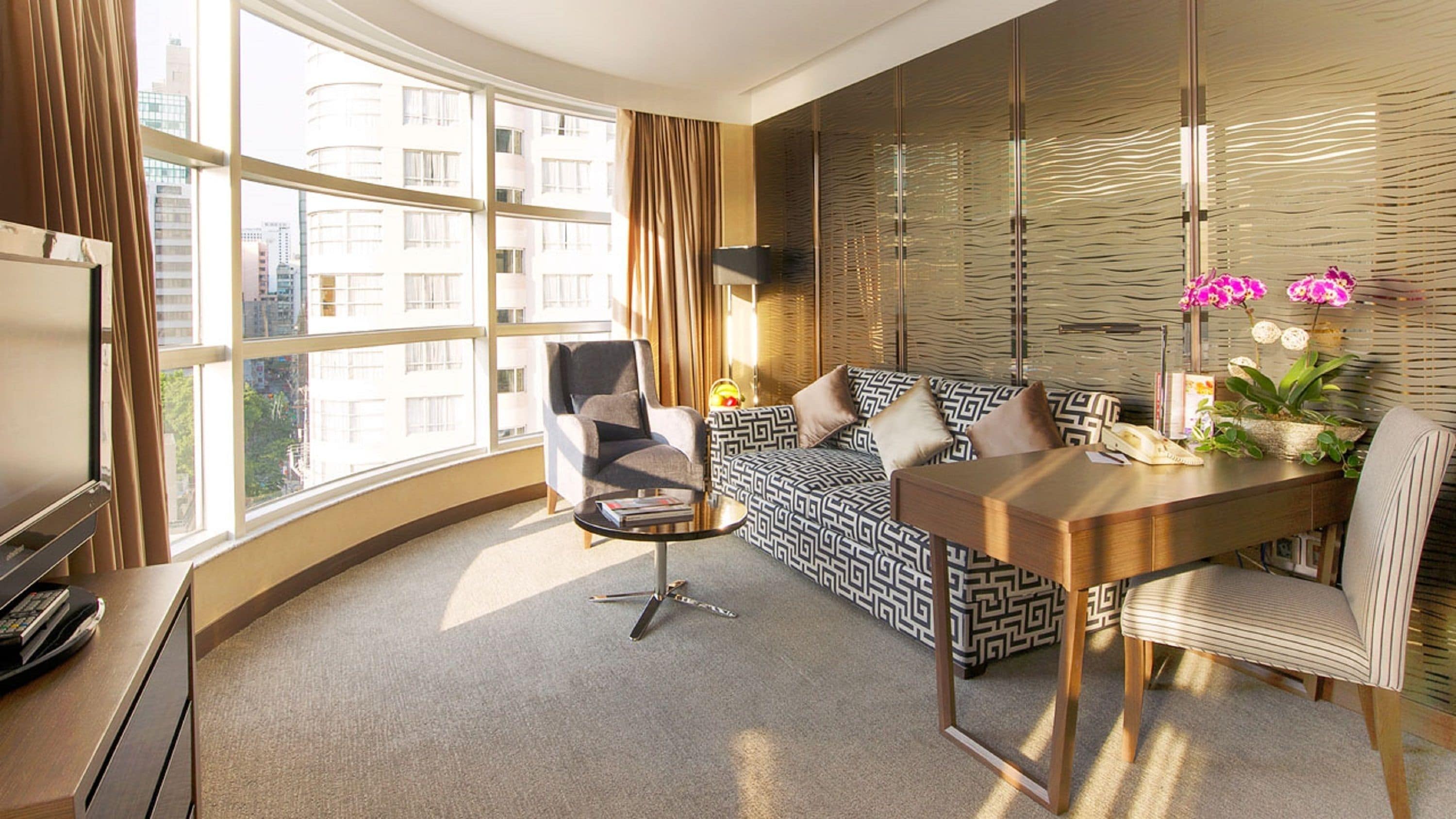 City View King Suite | In-room safe, desk, free WiFi, bed sheets