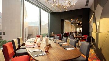 Daily buffet breakfast (HKD 137.5 per person)