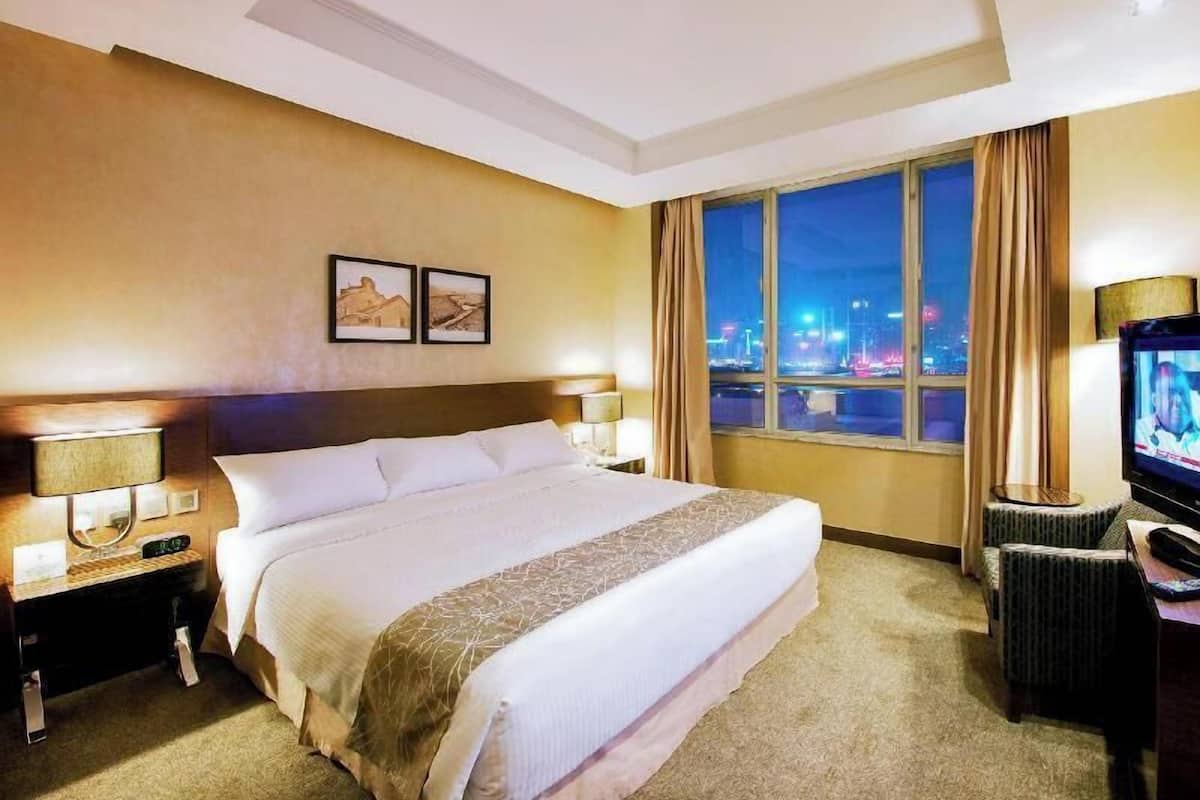 In-room safe, desk, free WiFi, bed sheets