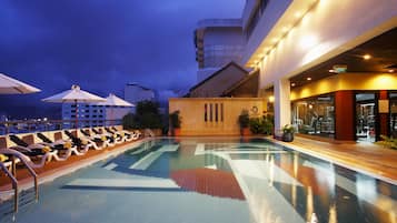 Outdoor pool, sun loungers