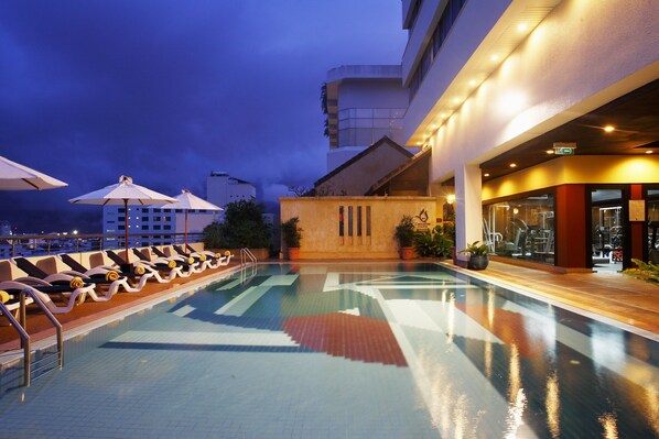 Outdoor pool, sun loungers