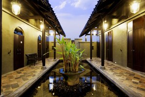 Couples treatment rooms, body treatments, aromatherapy, Thai massages