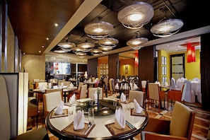 2 restaurants; breakfast, lunch and dinner served  - Centara Hotel Hat Yai (Hat Yai)