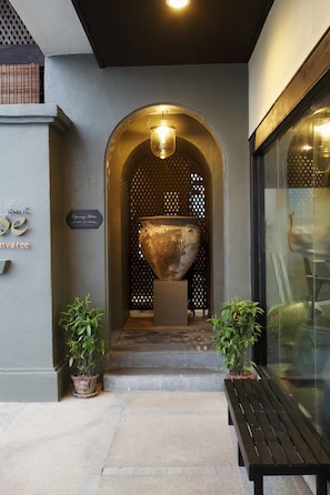 Couples treatment room(s), body treatments, aromatherapy, Thai massages