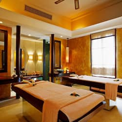 Couples treatment rooms, body treatments, aromatherapy, Thai massages