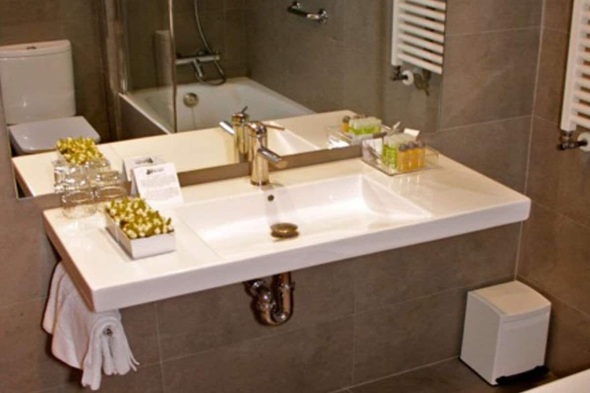 apartment (6a) | bathroom | rainfall showerhead, free toiletries, hair dryer, bidet