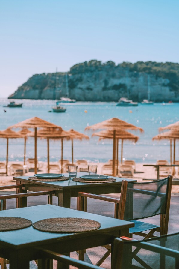 3 Restaurants; Mittagessen und Abendessen werden serviert