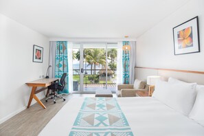 Habitación Premium, 1 cama de matrimonio grande, balcón (Ocean Sunset View) | Minibar, caja fuerte, escritorio y cortinas opacas