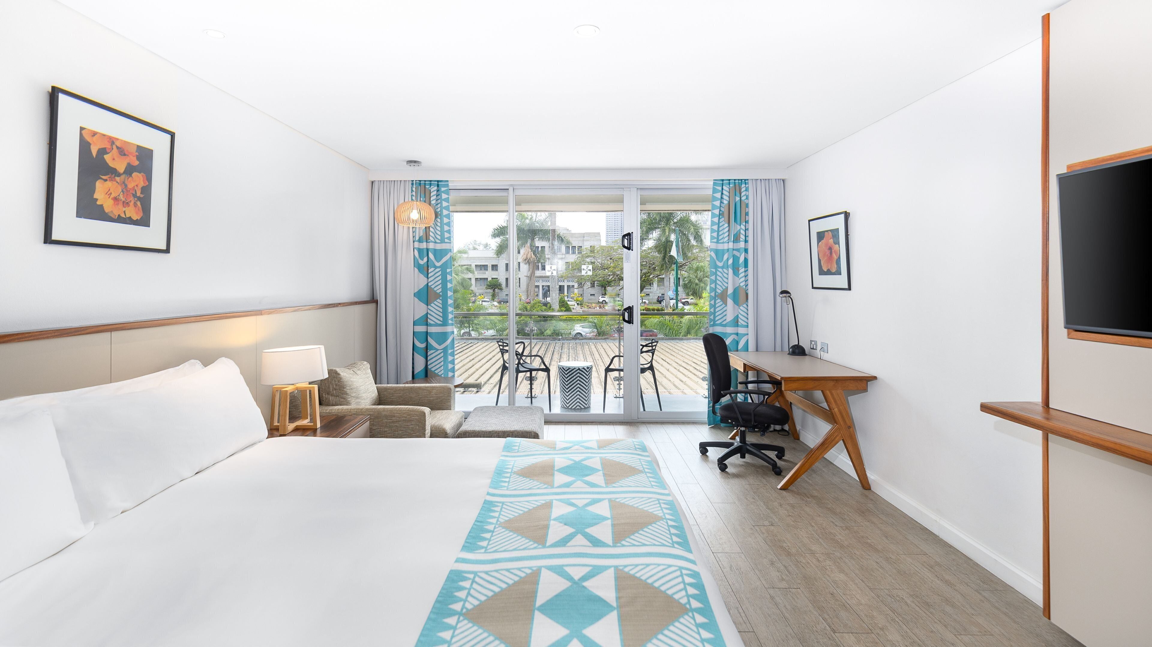 premium room, 1 king bed, balcony (parliament view) | minibar, in-room safe, desk, blackout curtains