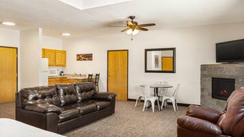 Studio Suite, 1 King Bed, Accessible, Non Smoking (Mobility Accessible) | Living area | 40-inch TV with cable channels