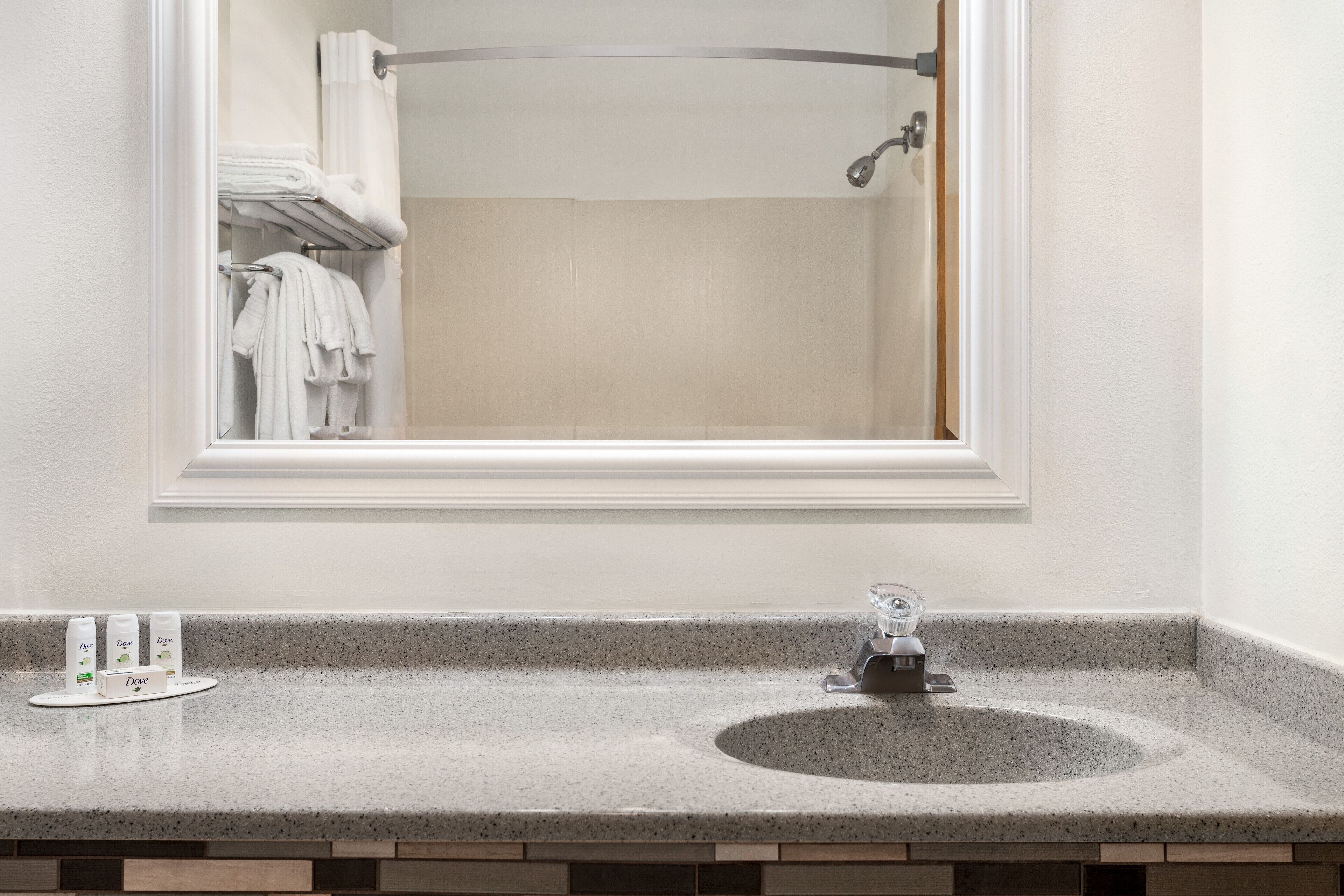 studio suite, 1 king bed, non smoking | bathroom | free toiletries, hair dryer, towels