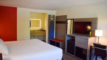 Deluxe Room, 1 King Bed, Non Smoking | Desk, soundproofing, iron/ironing board, free cribs/infant beds