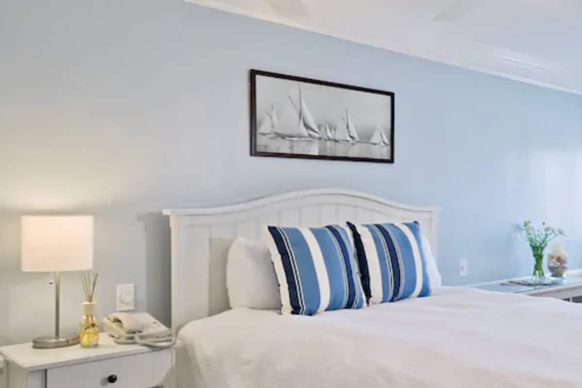 1 Schlafzimmer, hochwertige Bettwaren, Bügeleisen/Bügelbrett